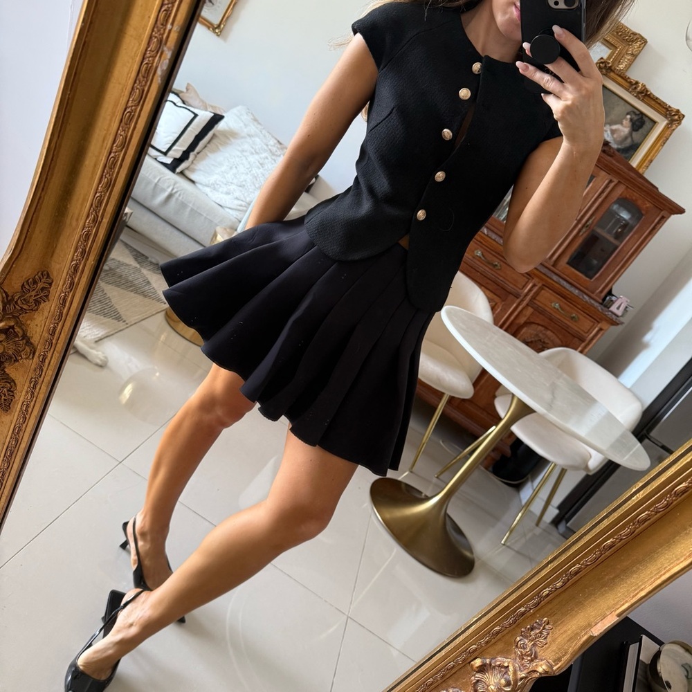 H&M Black Pleated Skirt